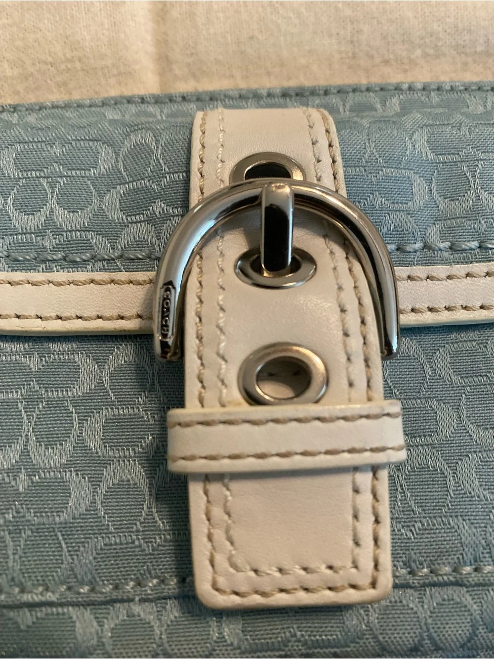 Authentic Coach Soho Signature C Shoulder Bag & Matching Wristlet Set F10926